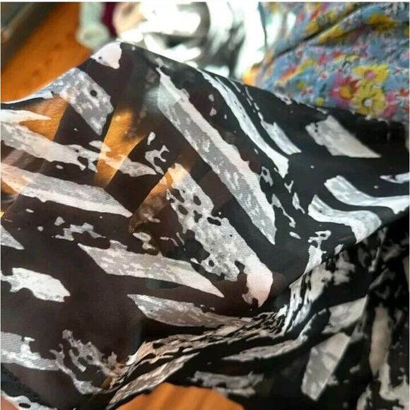 Bundle Of 4 Women's Small/XS Sleeveless Blouses Sheer/Semi Sheer Multiple Colors - Picture 7 of 15